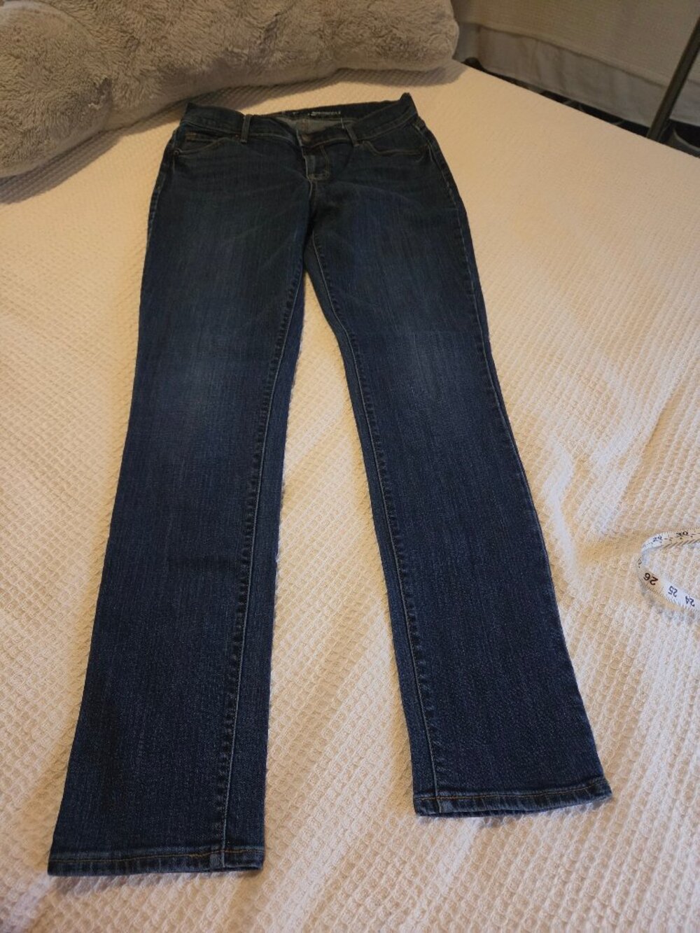Old Navy curvy profile sz 6 inseam 29.5 inches dark wash